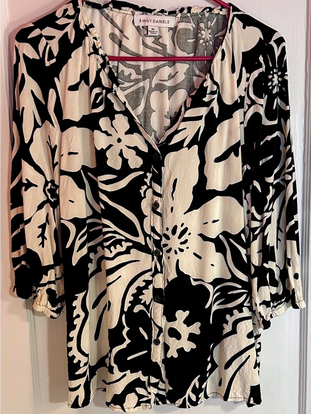 Emily Daniels Black and cream Floral Button-Front Women’s Top